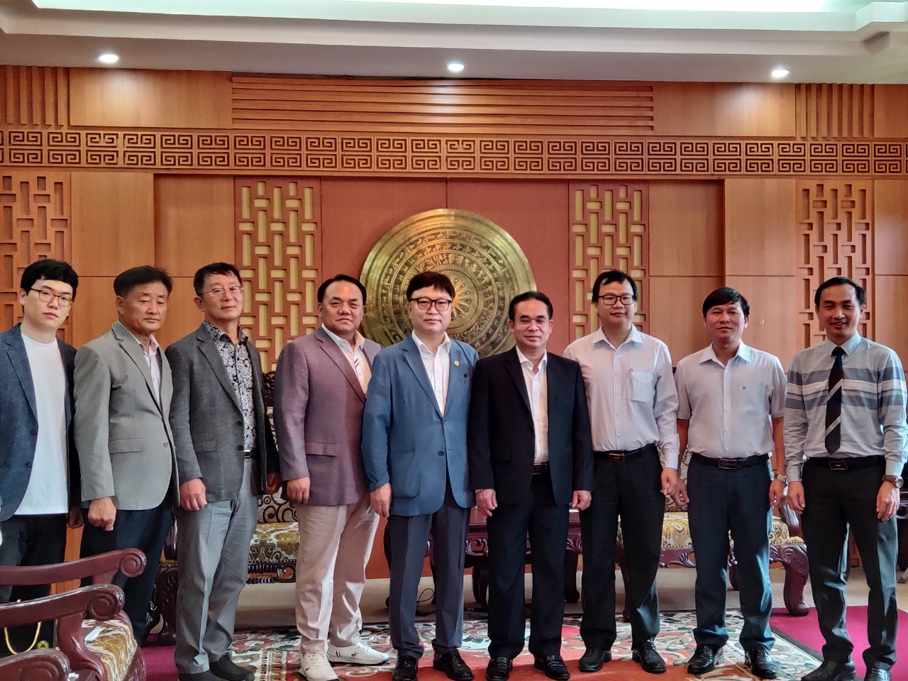 Đoàn công tác tổ chức Làng Hoa Sen quốc tế Hàn Quốc (ILV)  đến thăm và làm việc tại tỉnh