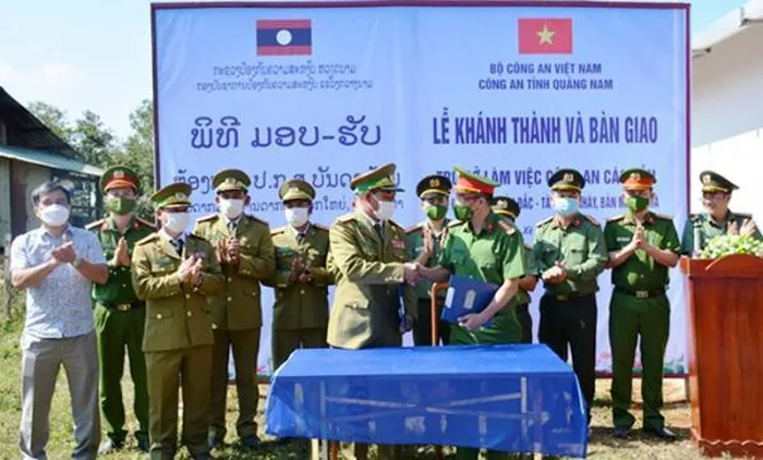 Những ngôi nhà góp phần tô thắm tình đoàn kết hữu nghị Việt – Lào