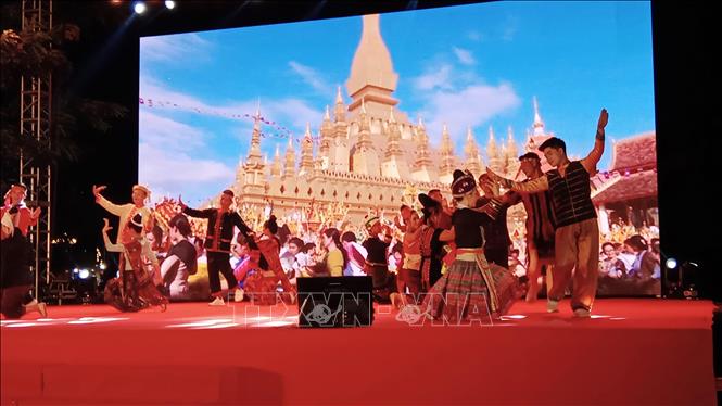 Đoàn nghệ thuật Quốc gia Lào biểu diễn tại Quảng Nam