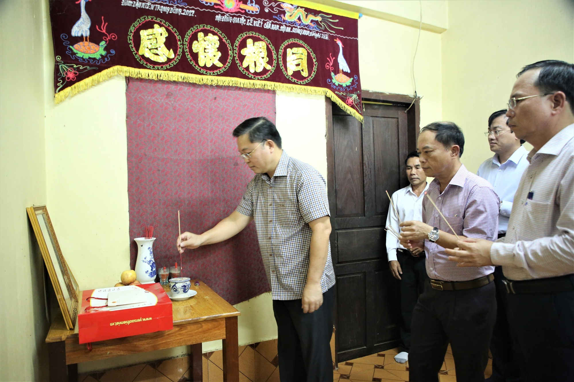 Chủ tịch UBND tỉnh Lê Trí Thanh thăm gia đình đồng chí Bô Nhơn - Lê Viết Muồng tại Sê Kông