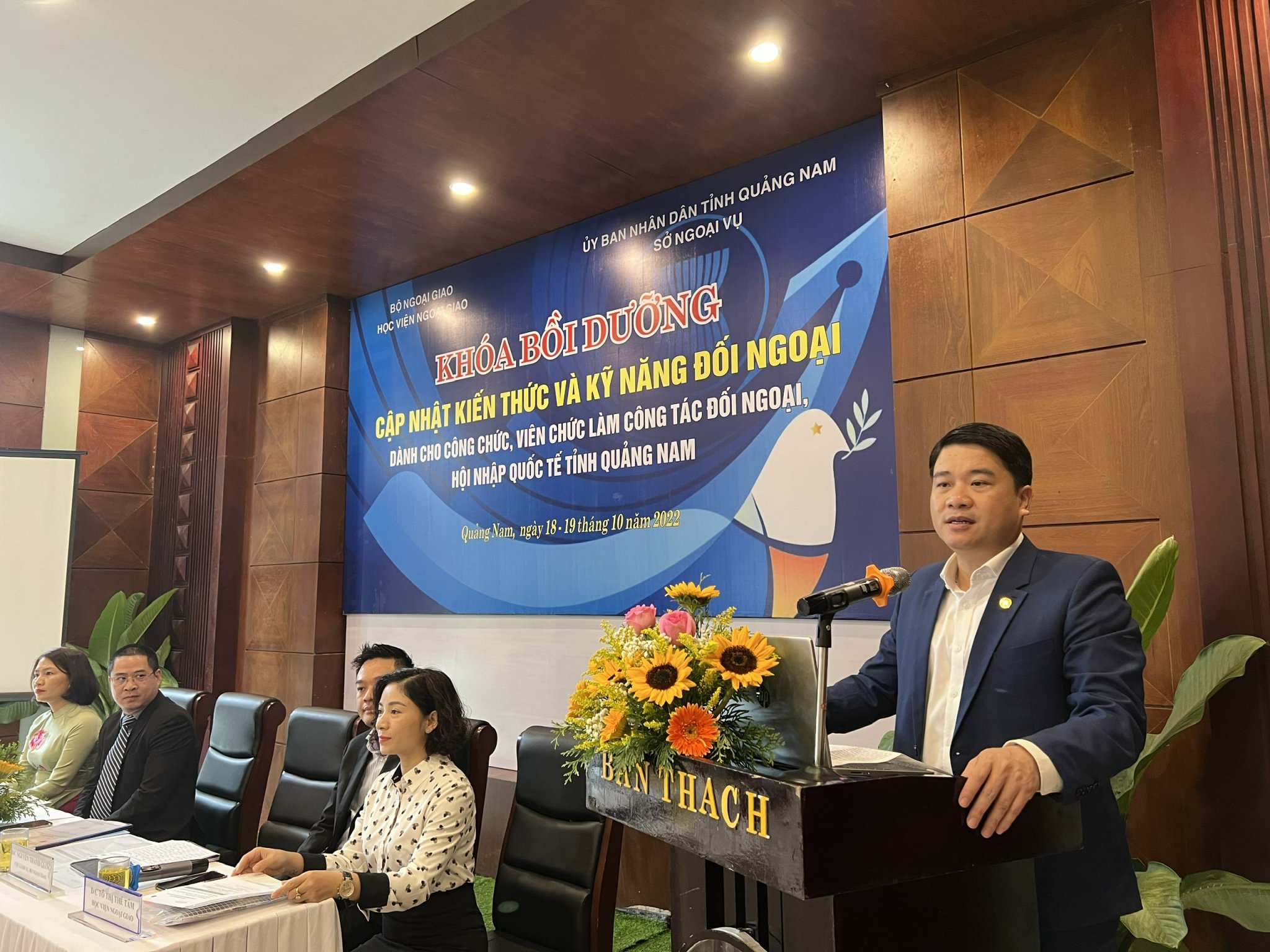 Khoá bồi dưỡng cập nhật kiến thức và kỹ năng đối ngoại dành cho công chức, viên chức làm công tác đối ngoại, hội nhập quốc tế trên địa bàn tỉnh Quảng Nam.