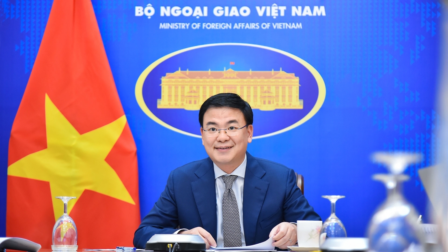 NGUỒN LỰC NGƯỜI VIỆT Ở TRONG VÀ NGOÀI NƯỚC – SỨC MẠNH ĐỂ VƯƠN XA