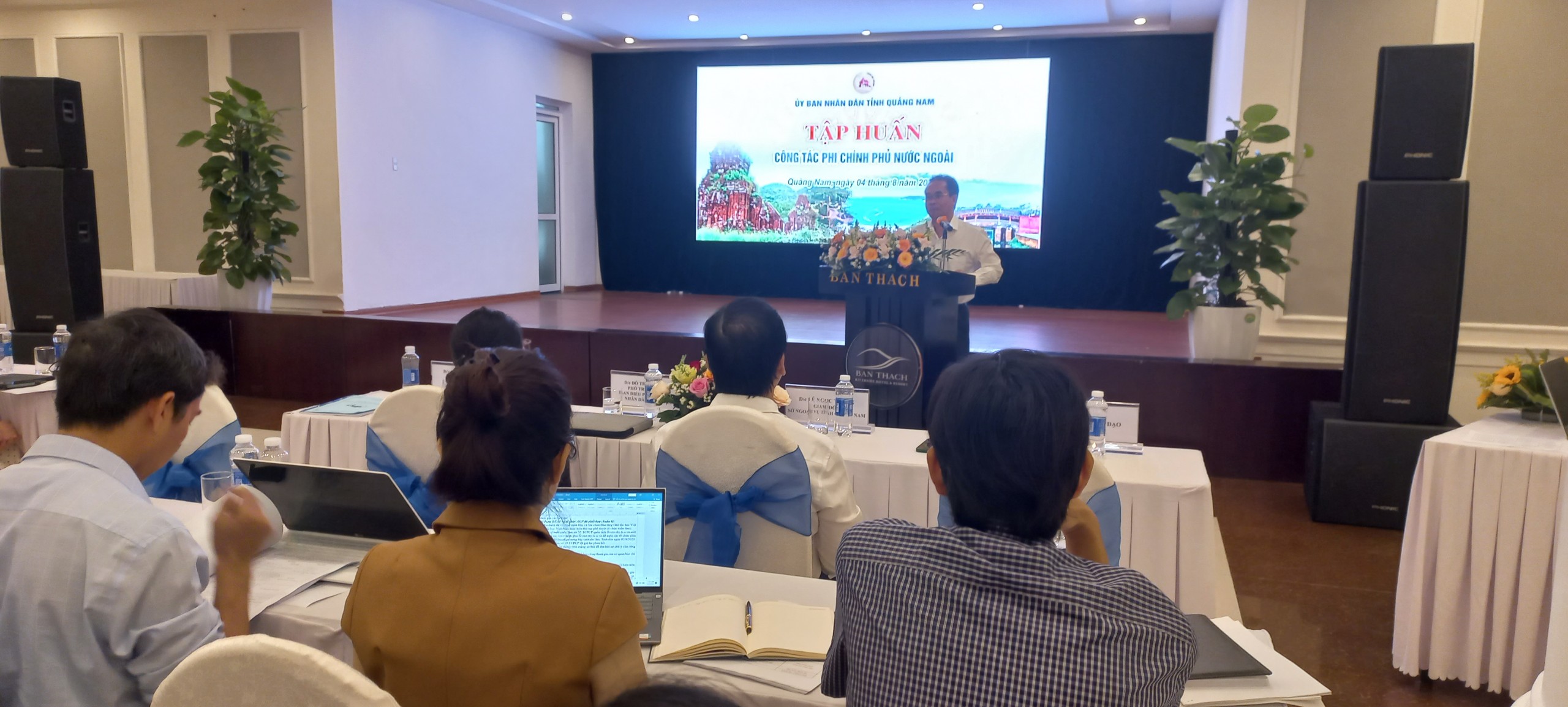 Tập huấn về công tác phi chính phủ nước ngoài