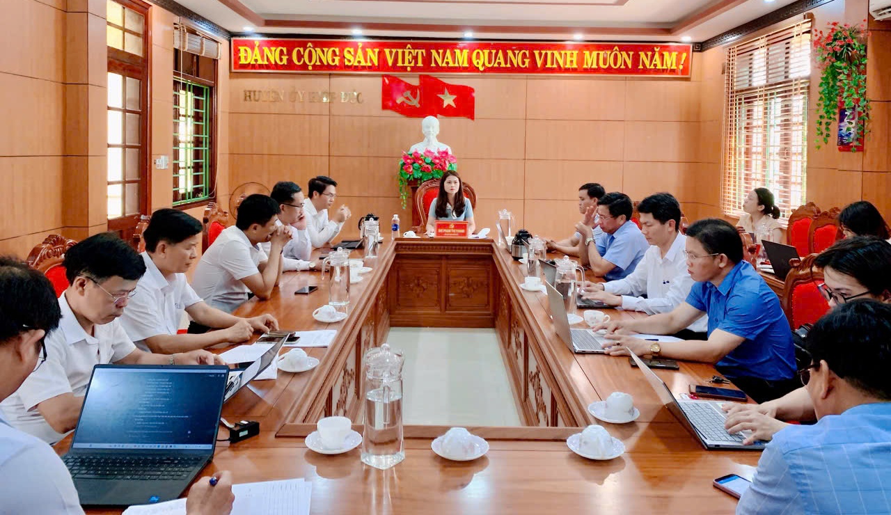 Đồng chí Bí thư Huyện ủy chủ trì họp Ban Chỉ đạo công tác xoá nhà tạm, nhà dột nát huyện